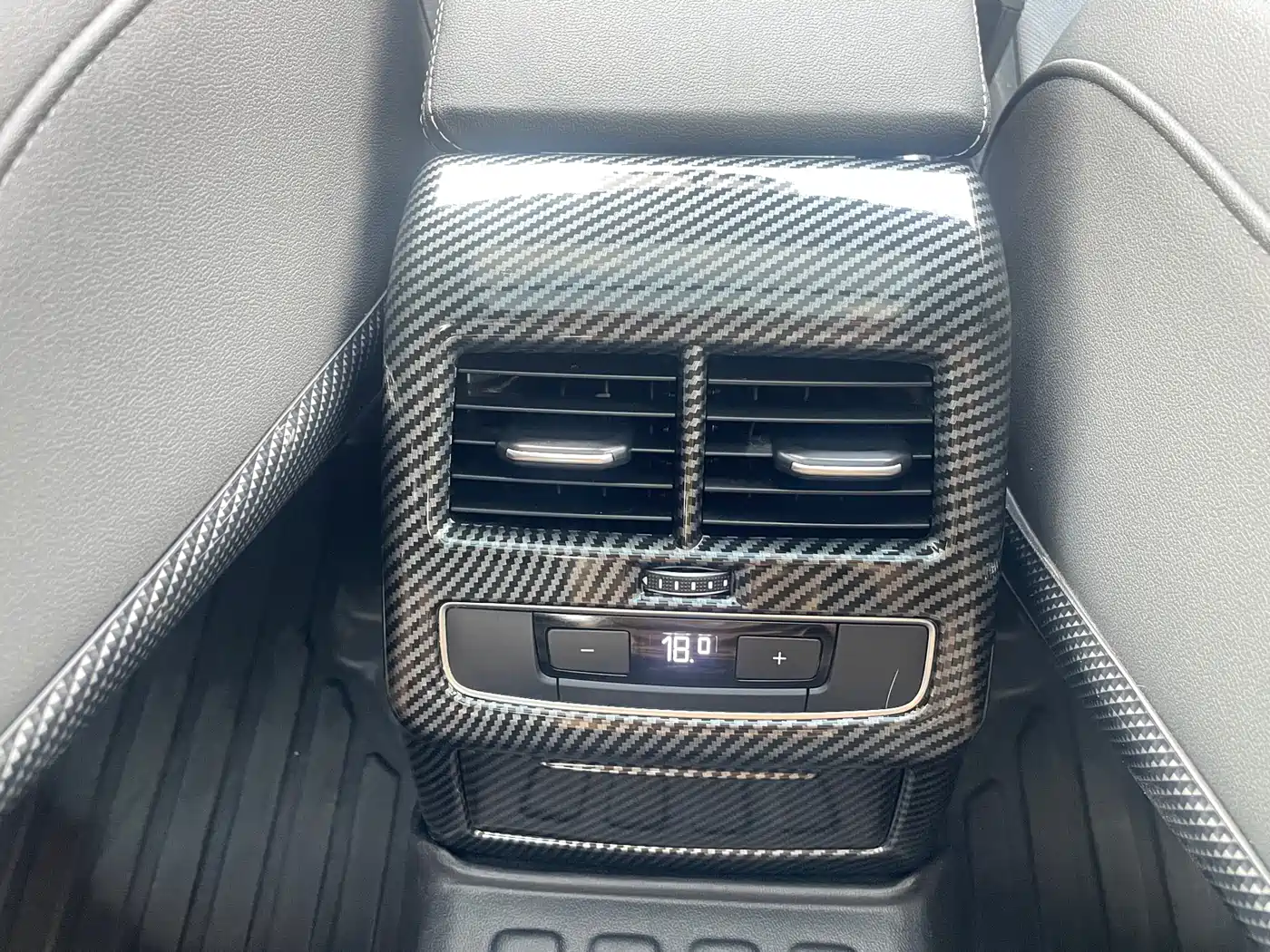 Audi A4L 2020 40 TFSI Fashion Dynamic Edition фото 18