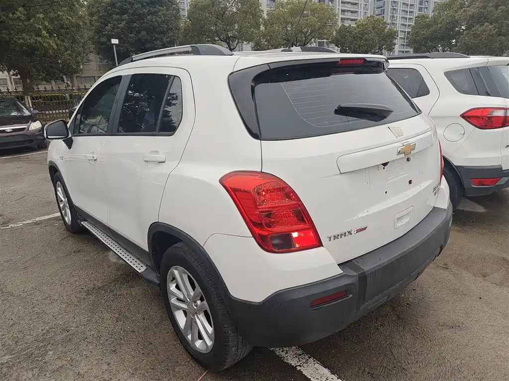 Chevrolet Trax 2016 1.4T Automatic 2WD Comfort Sunroof Edition фото 5