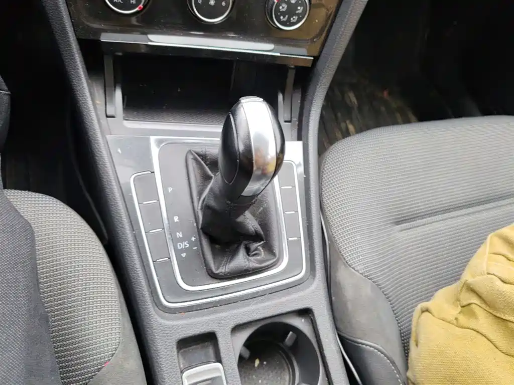 Volkswagen Golf 2018 1.6L Automatic Comfort фото 10