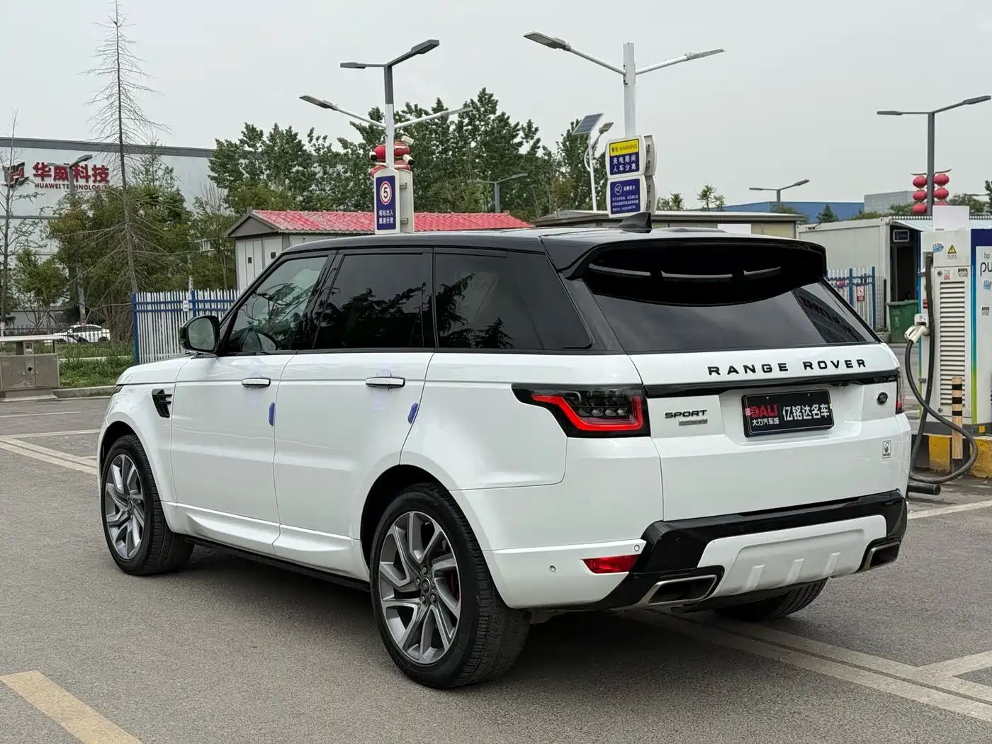 Land Rover Range Rover Sport 2018 3.0 SC V6 Fashion Genesis DYNAMIC фото 16