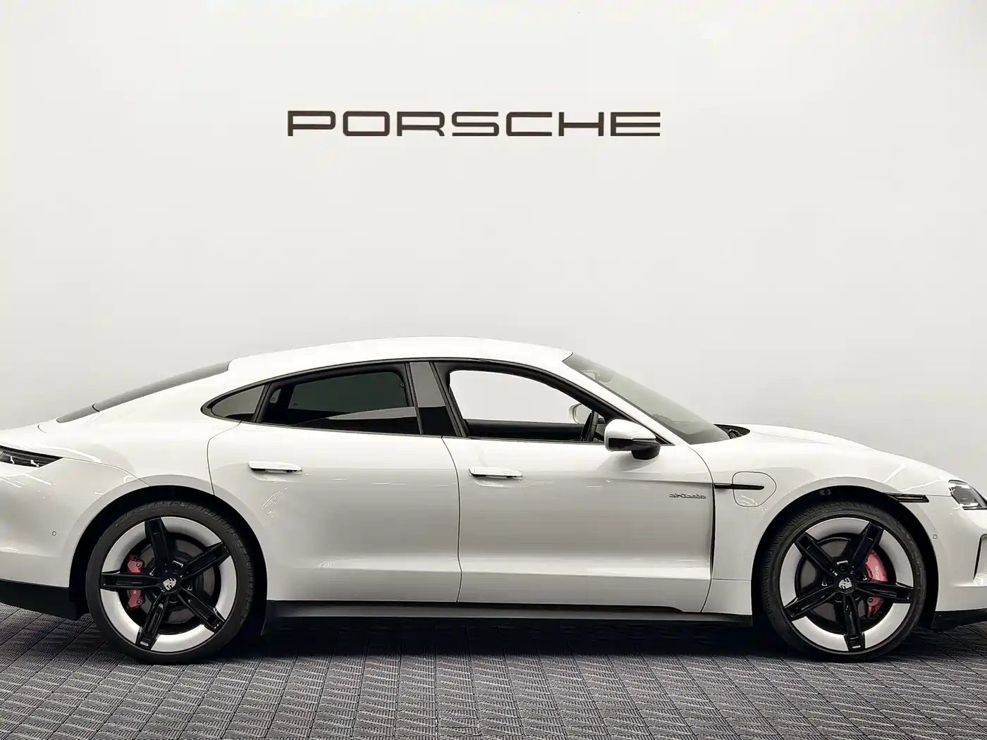 Porsche Taycan 2025