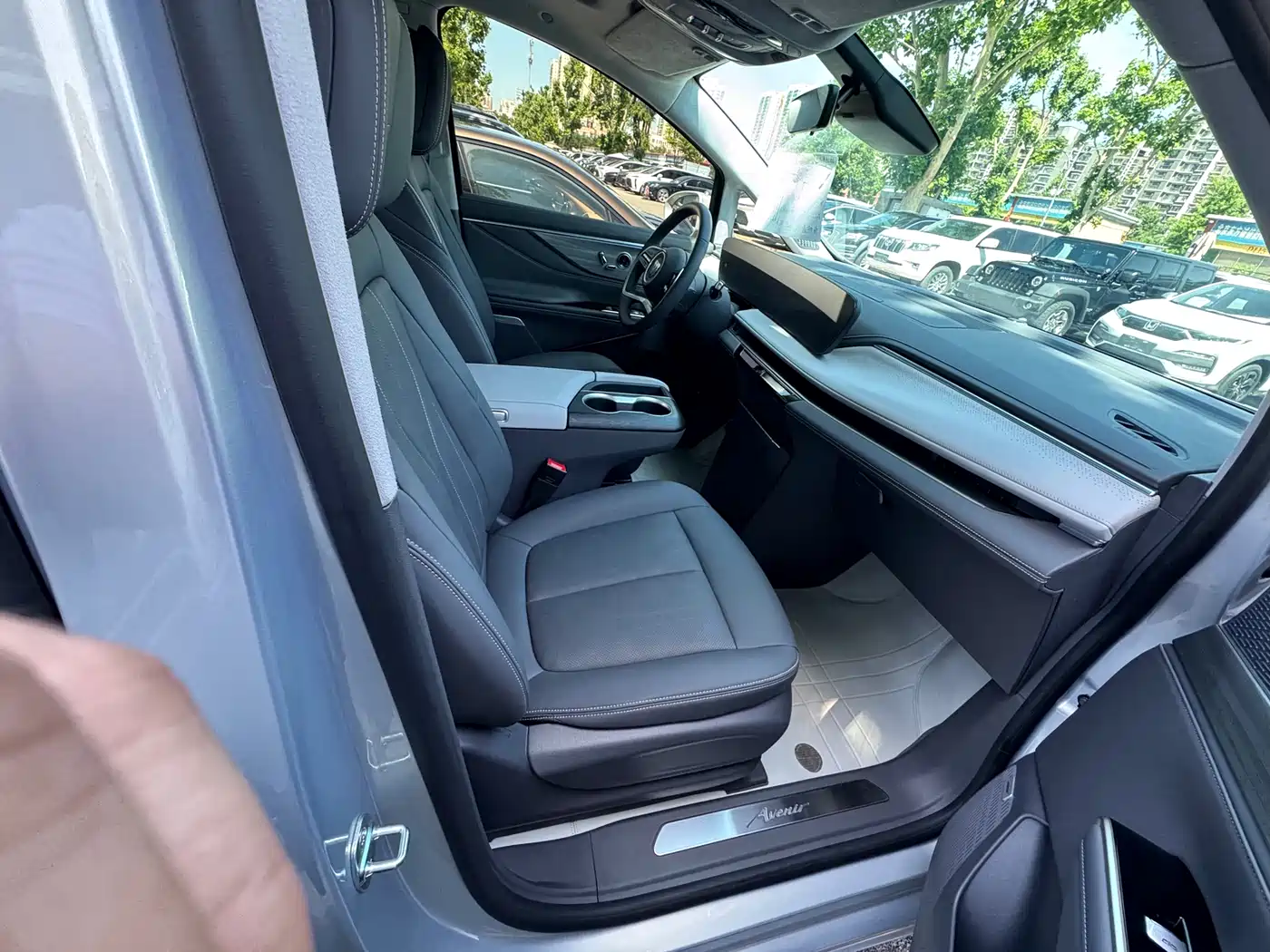 Buick GL8 2026 Luzun Premium Edition фото 27