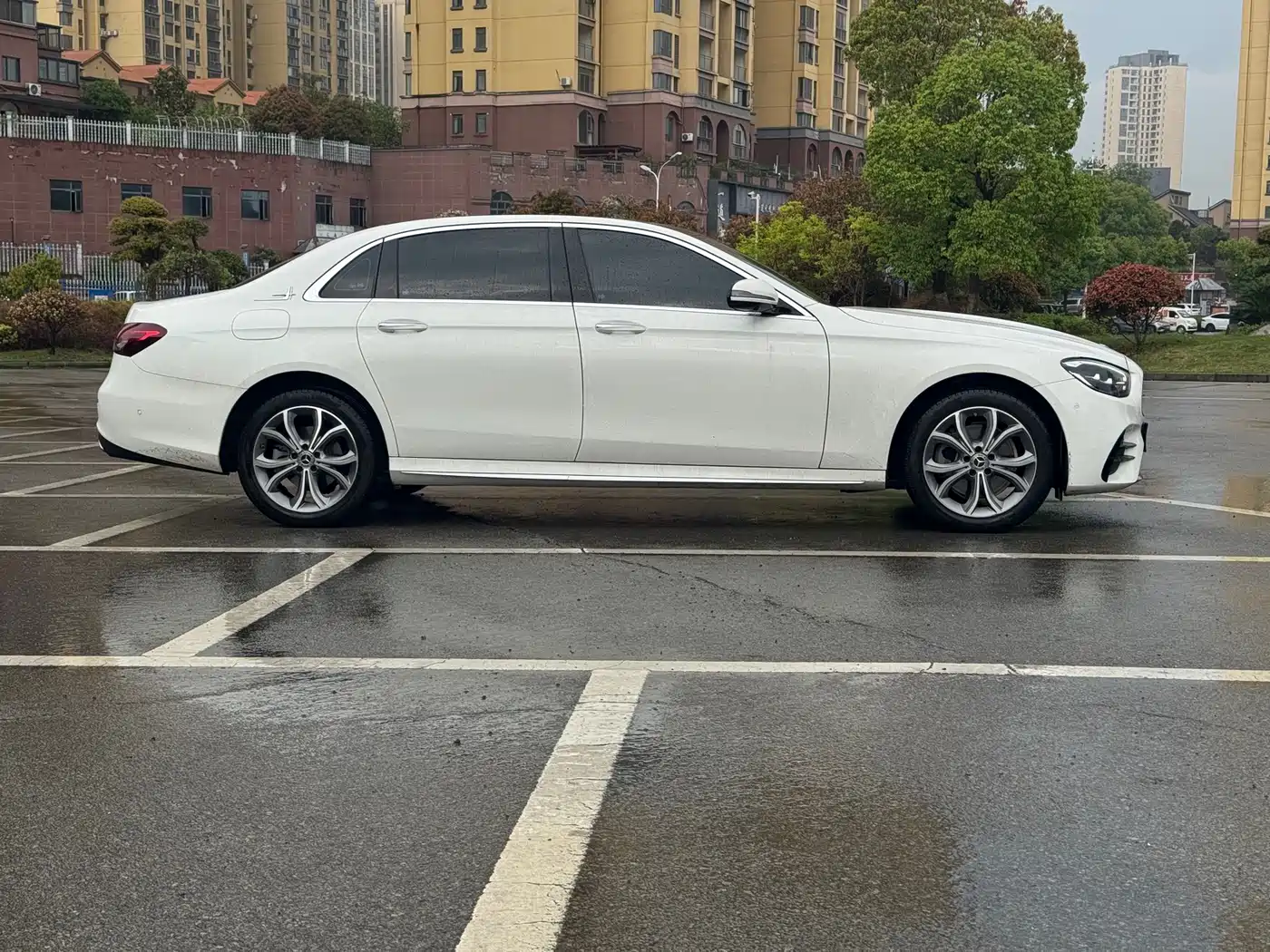 Mercedes-Benz E-Class 2023 E 300 L Sport Fashion фото 9