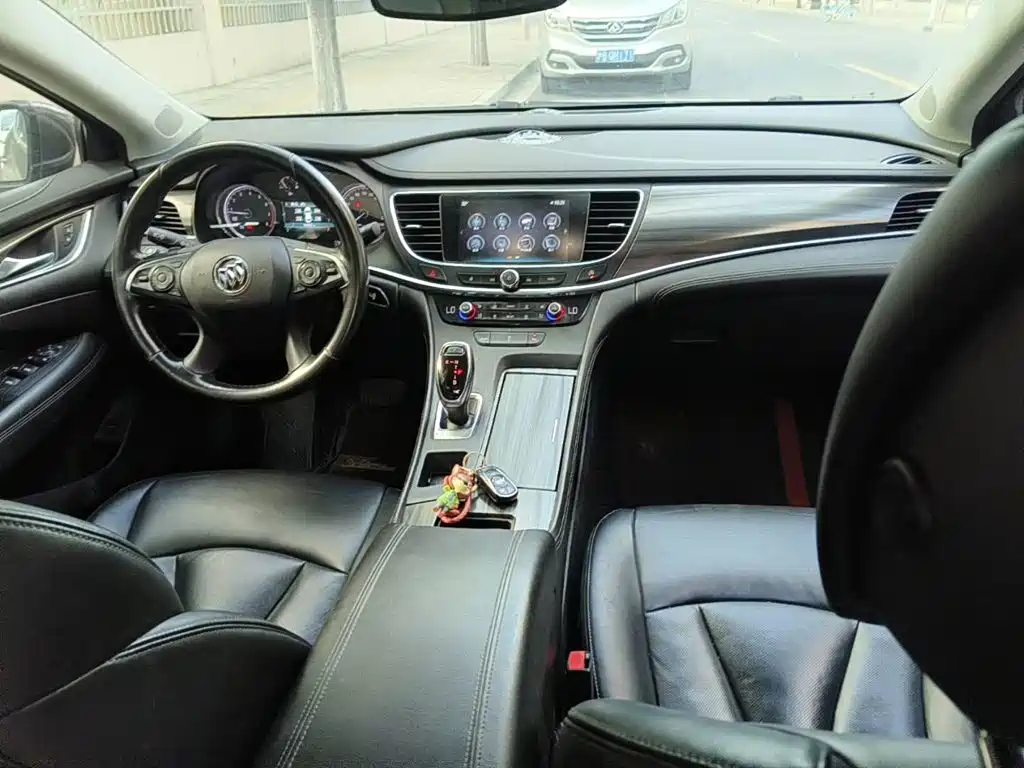 Фото 12 - Buick LaCrosse