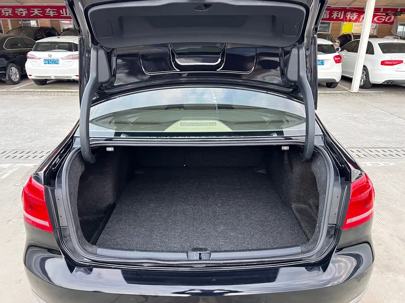 Volkswagen Passat 2014 1.8TSI DSG Executive Edition фото 23
