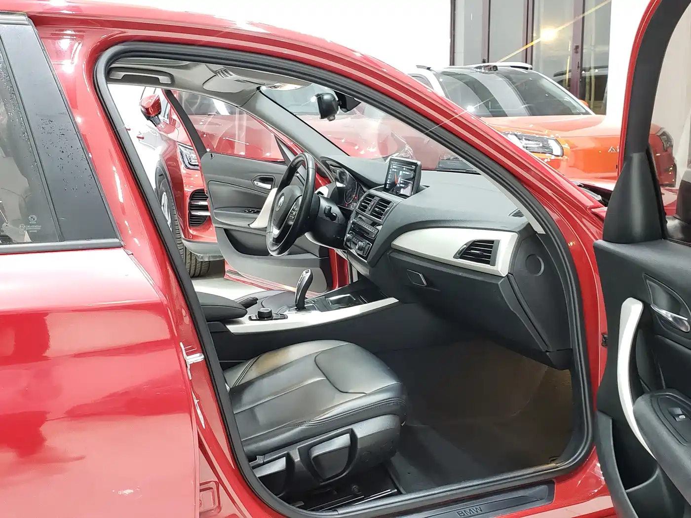 BMW 1 Series (Import) 2015 118i Leading фото 9