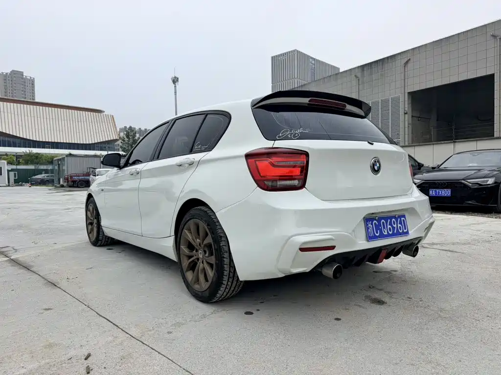 Photo 6 - BMW 1 Series (Import)