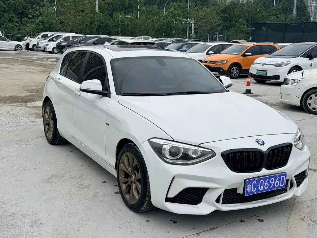 Photo 2 - BMW 1 Series (Import)