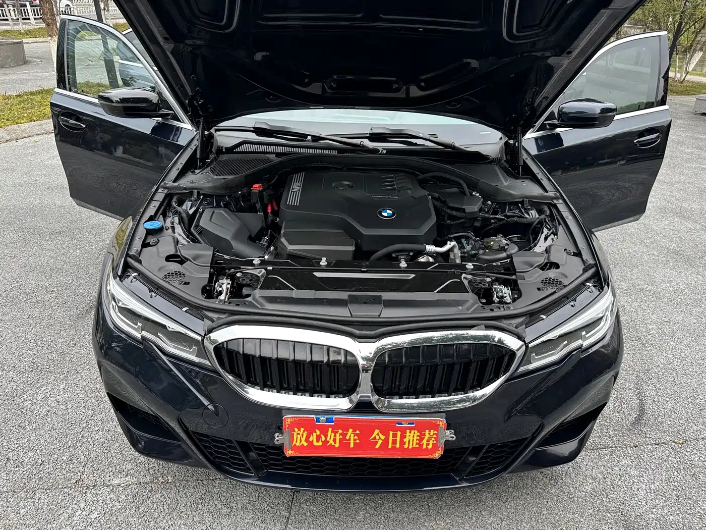 Photo 16 - BMW 3 Series