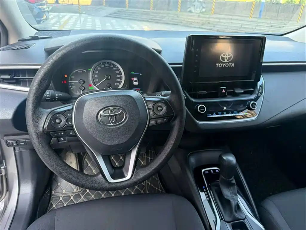 Toyota Corolla 2021 Hybrid 1.8L E-CVT Pioneer Edition фото 13