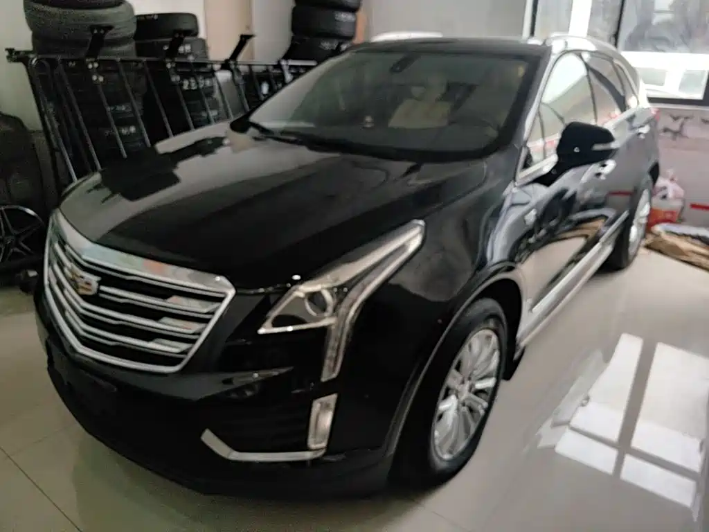 Фото 1 - Cadillac XT5