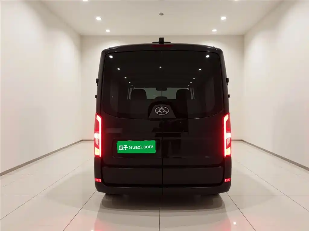 SAIC Maxus Xintu V90 2022 2.0T Automatic Zhiyun King RWD Extended Wheelbase High Roof Single Rear Tire 6/7-Seater фото 6