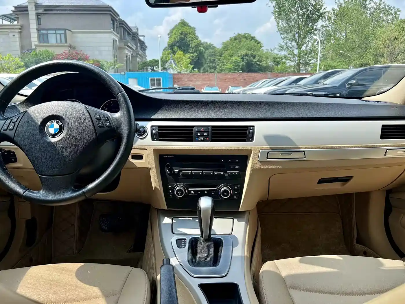 BMW 3 Series 2010 2011 318i Leading