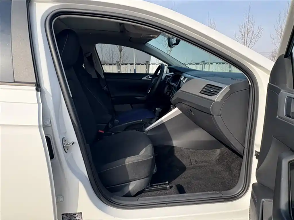 Volkswagen Polo 2021 Plus 1.5L Automatic Panorama Enjoyment Edition фото 19