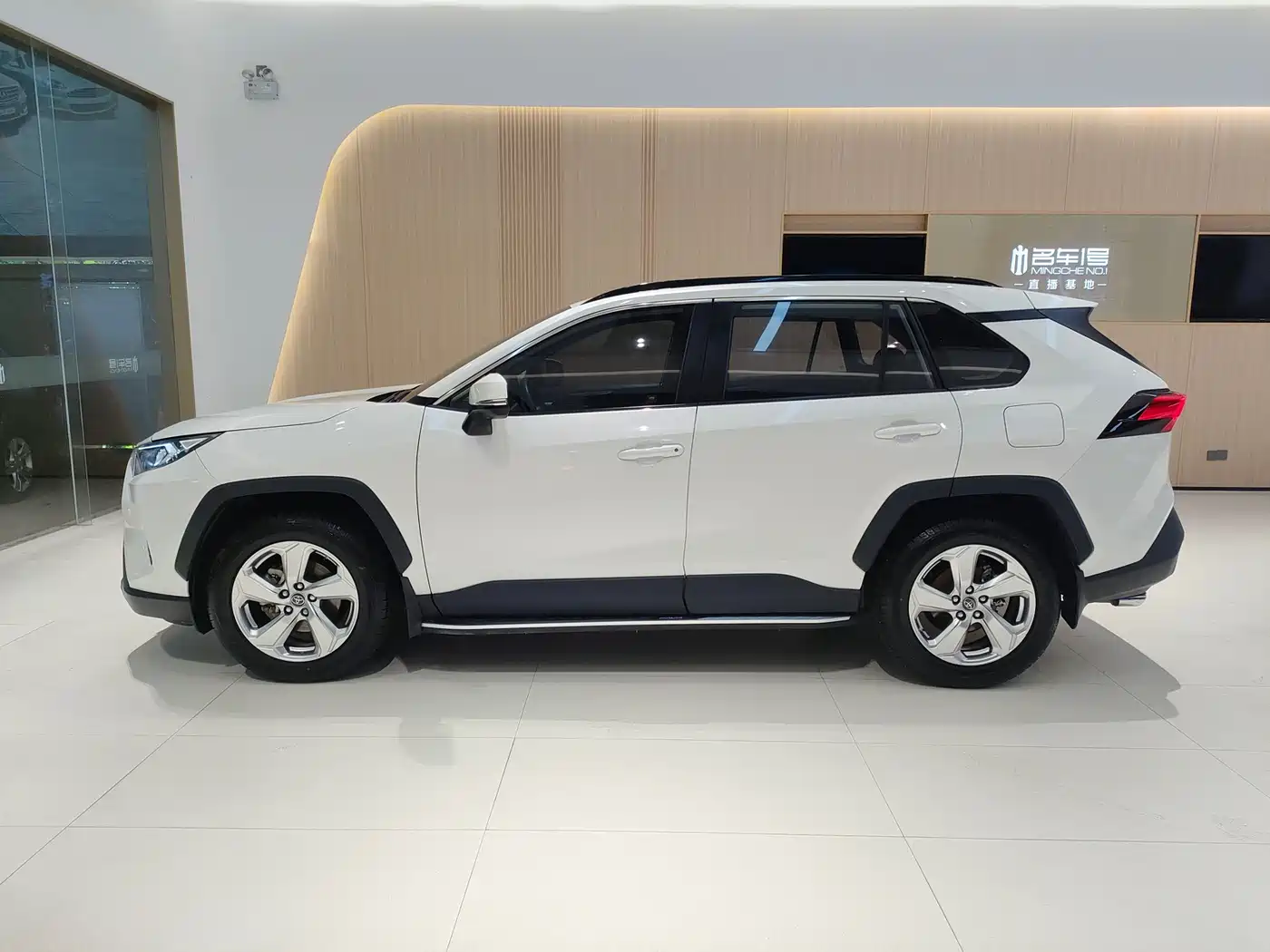 Toyota RAV4 Rongfang 2020 2.0L CVT 2WD Trend Edition фото 4