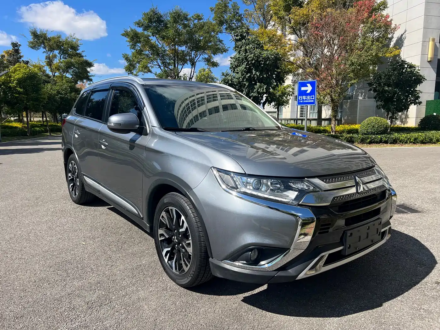 MITSUBISHI OUTLANDER