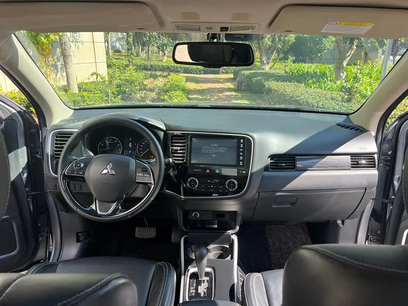 MITSUBISHI OUTLANDER