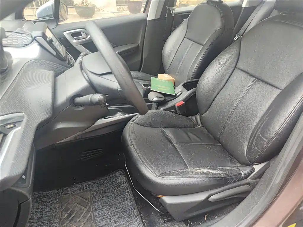 Peugeot 2008 2014 1.6L Automatic Trend Edition фото 8