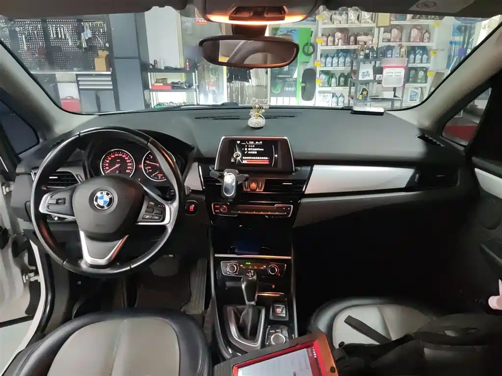 BMW 2 Series Touring 2016 218i Fashion Model фото 10