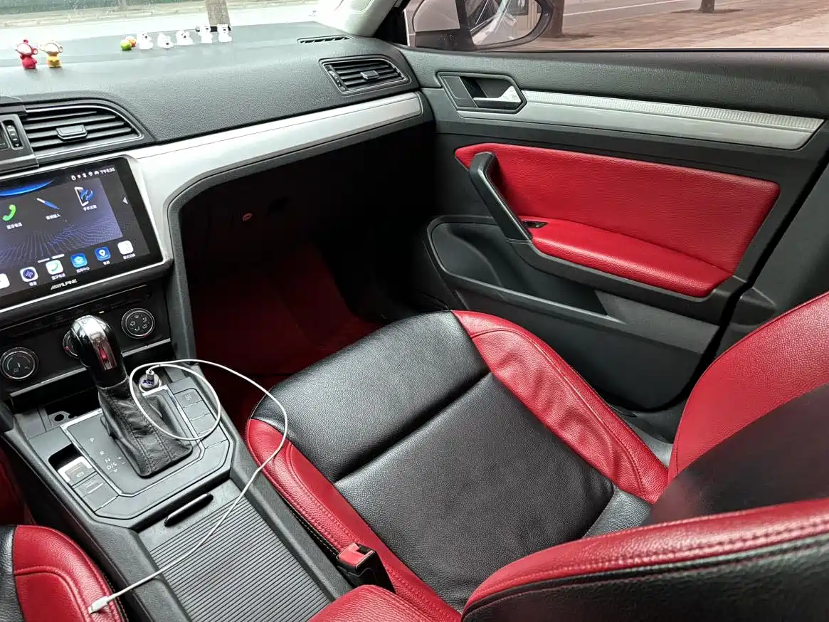 Volkswagen Lamando 2015 230TSI DSG Style фото 4