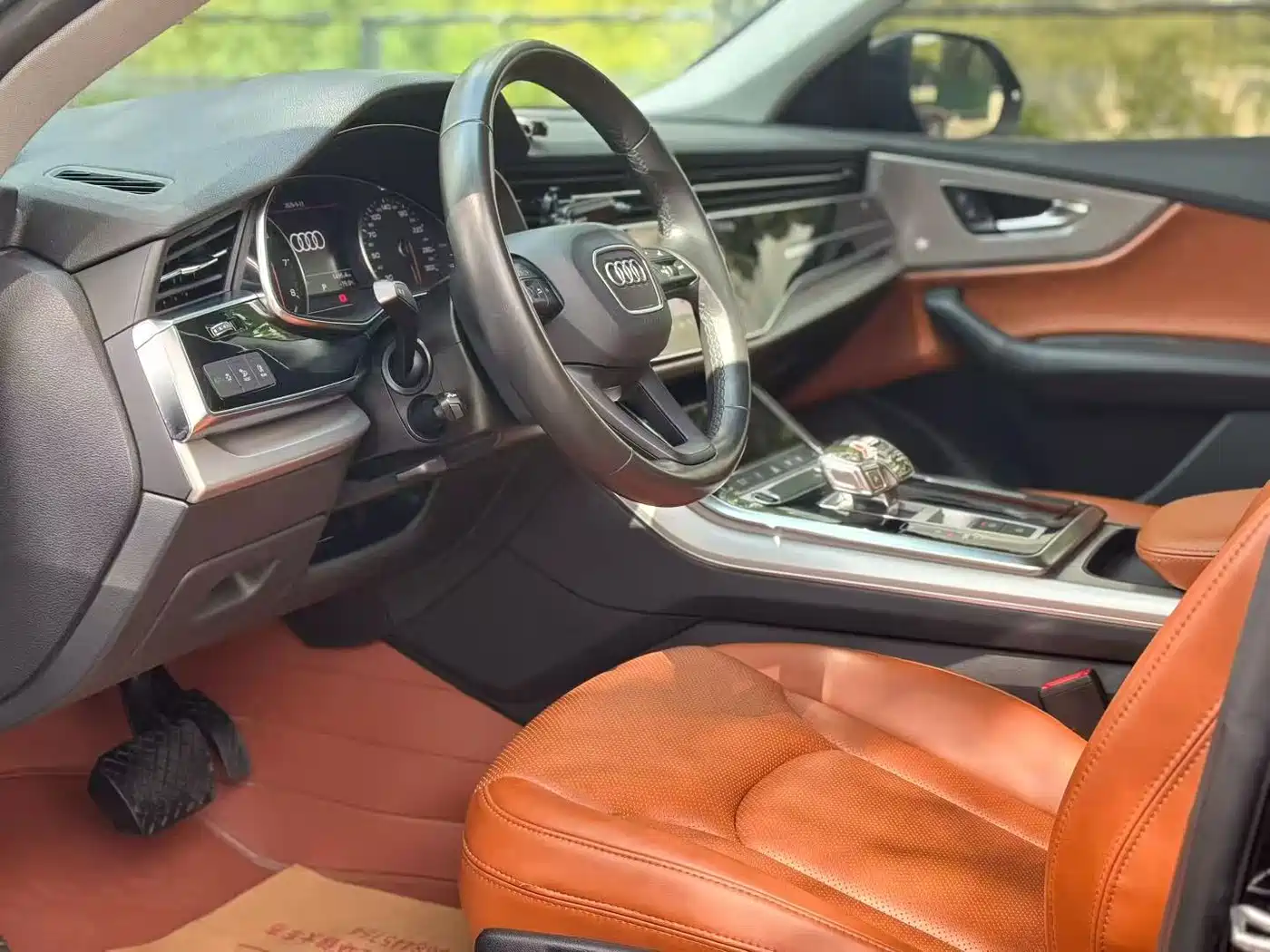 Фото 6 - Audi Q8