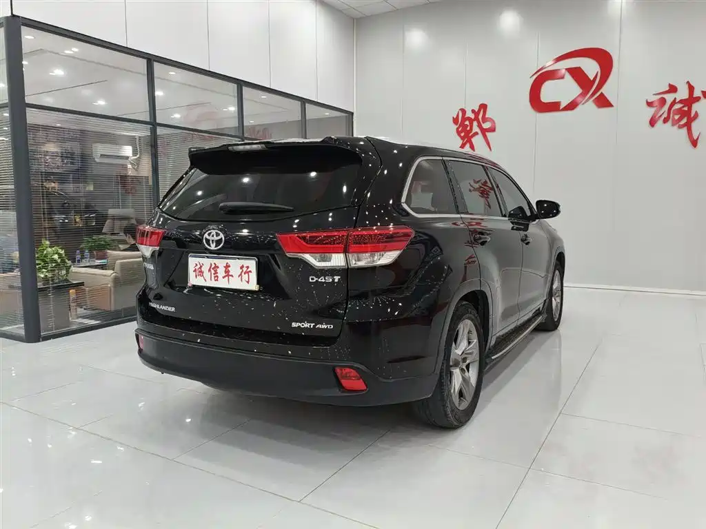 Фото 4 - Toyota Highlander
