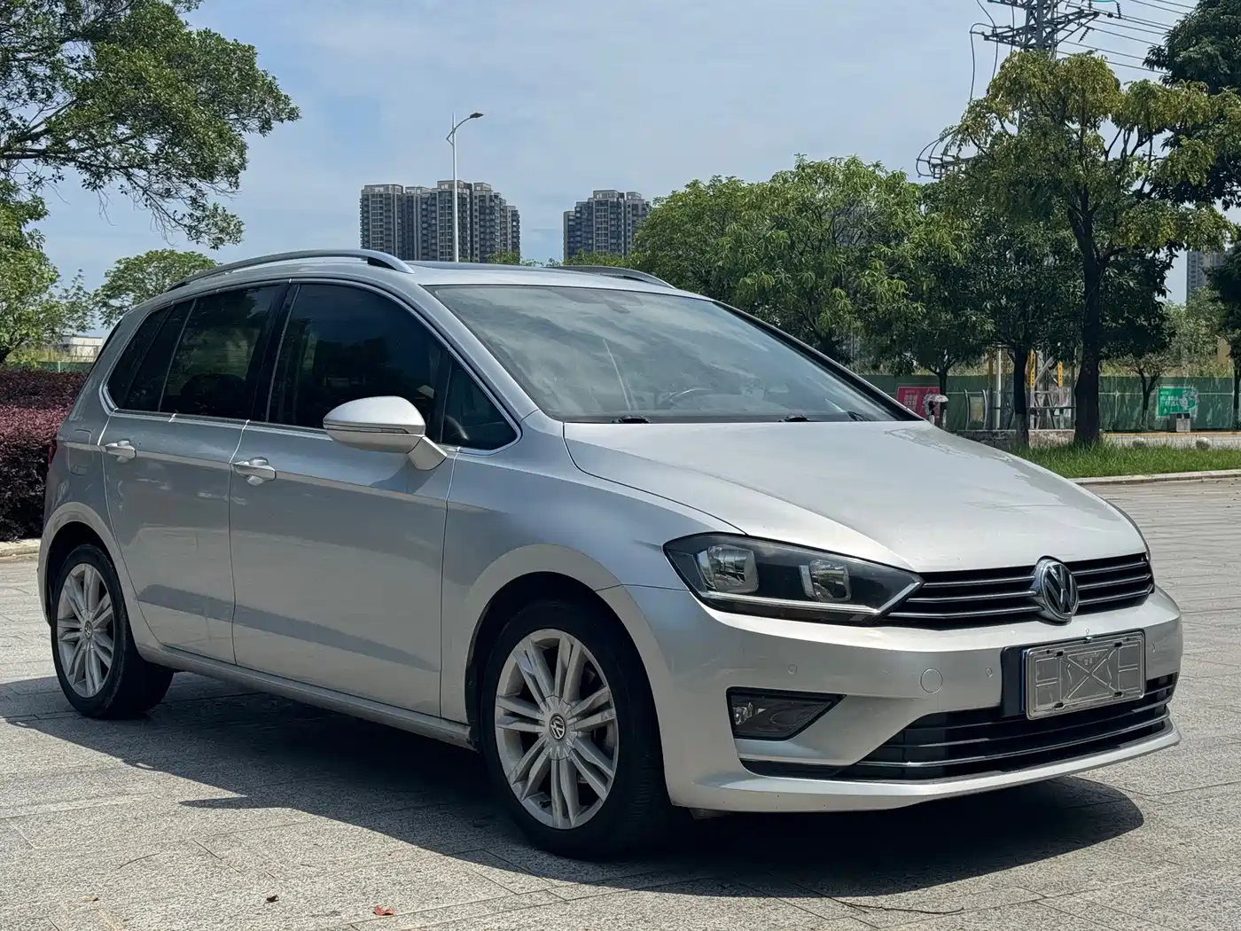Volkswagen Golf Sportsvan 2016 230TSI Automatic Luxury фото 3