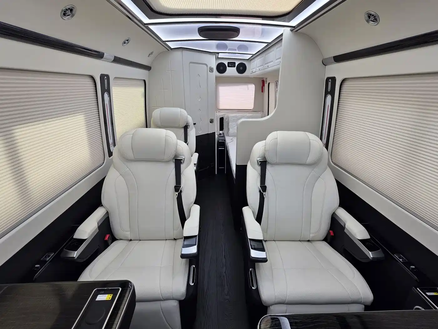 Hongqi Guoyue 2024 3.0T Flagship Edition 17-seater фото 12