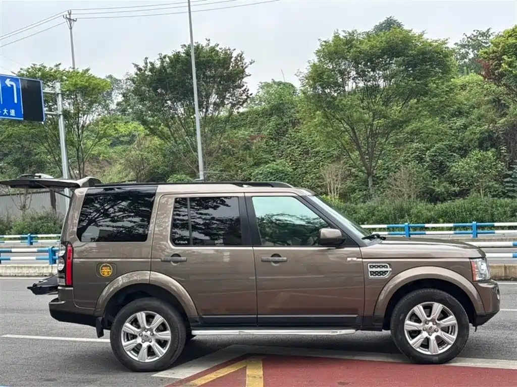 Land Rover Discovery 2013 3.0 SDV6 HSE Diesel фото 4
