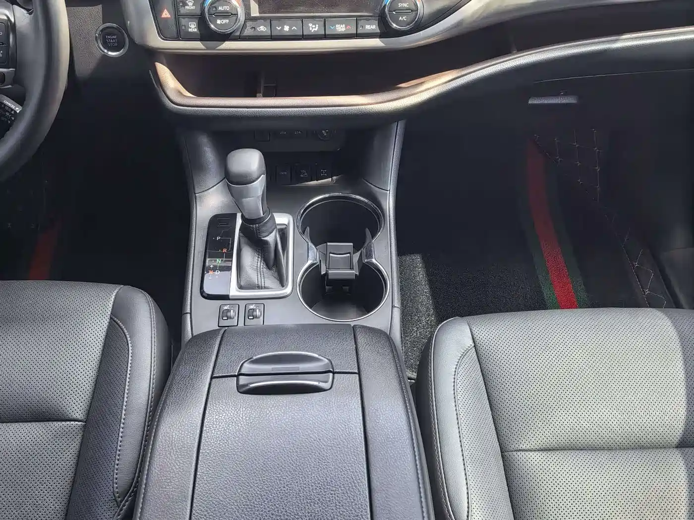 Toyota Highlander 2020 2.0T 4WD Millionth Anniversary Edition 7-Seater фото 6