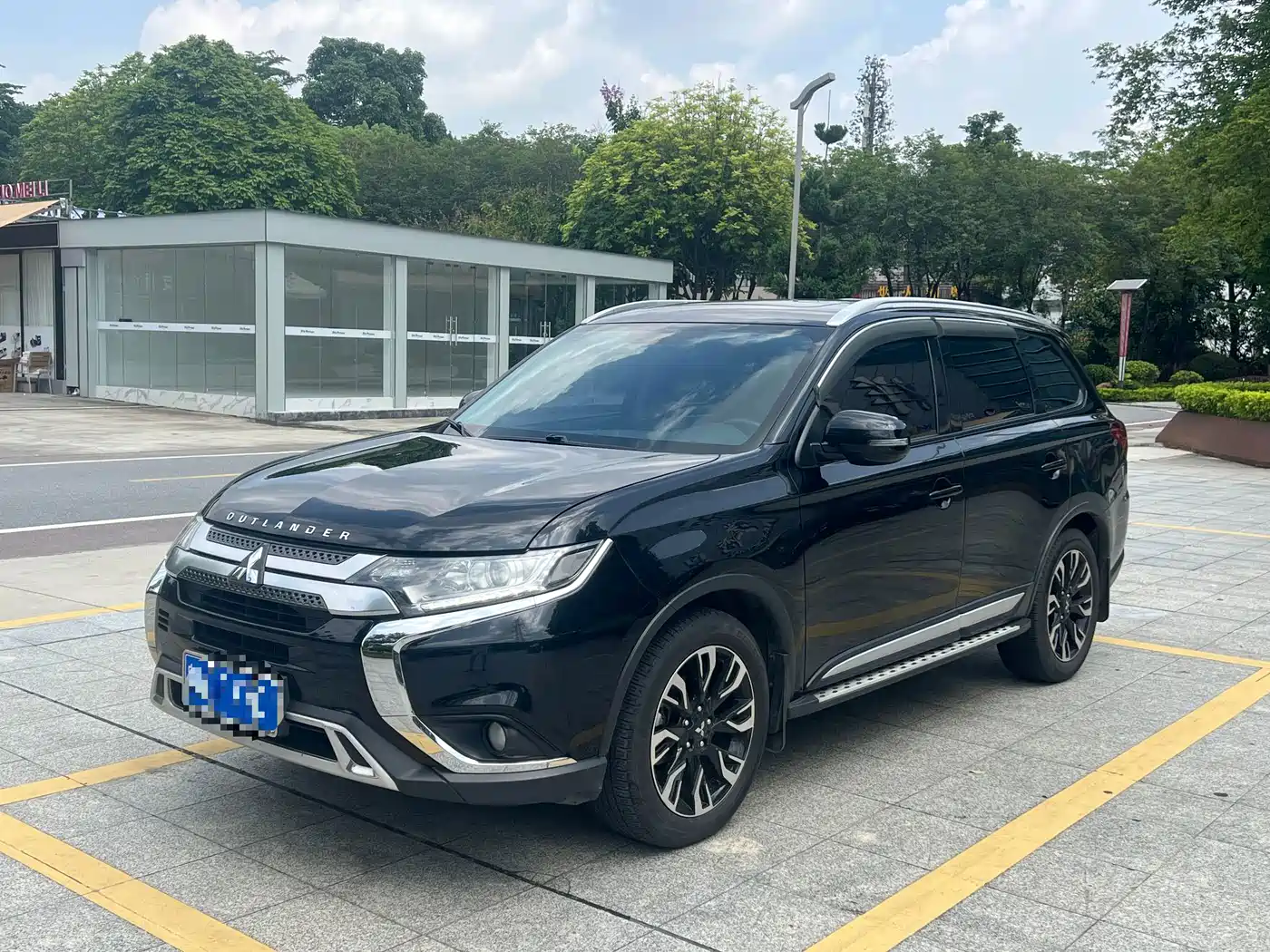 Фото 1 - Mitsubishi Outlander