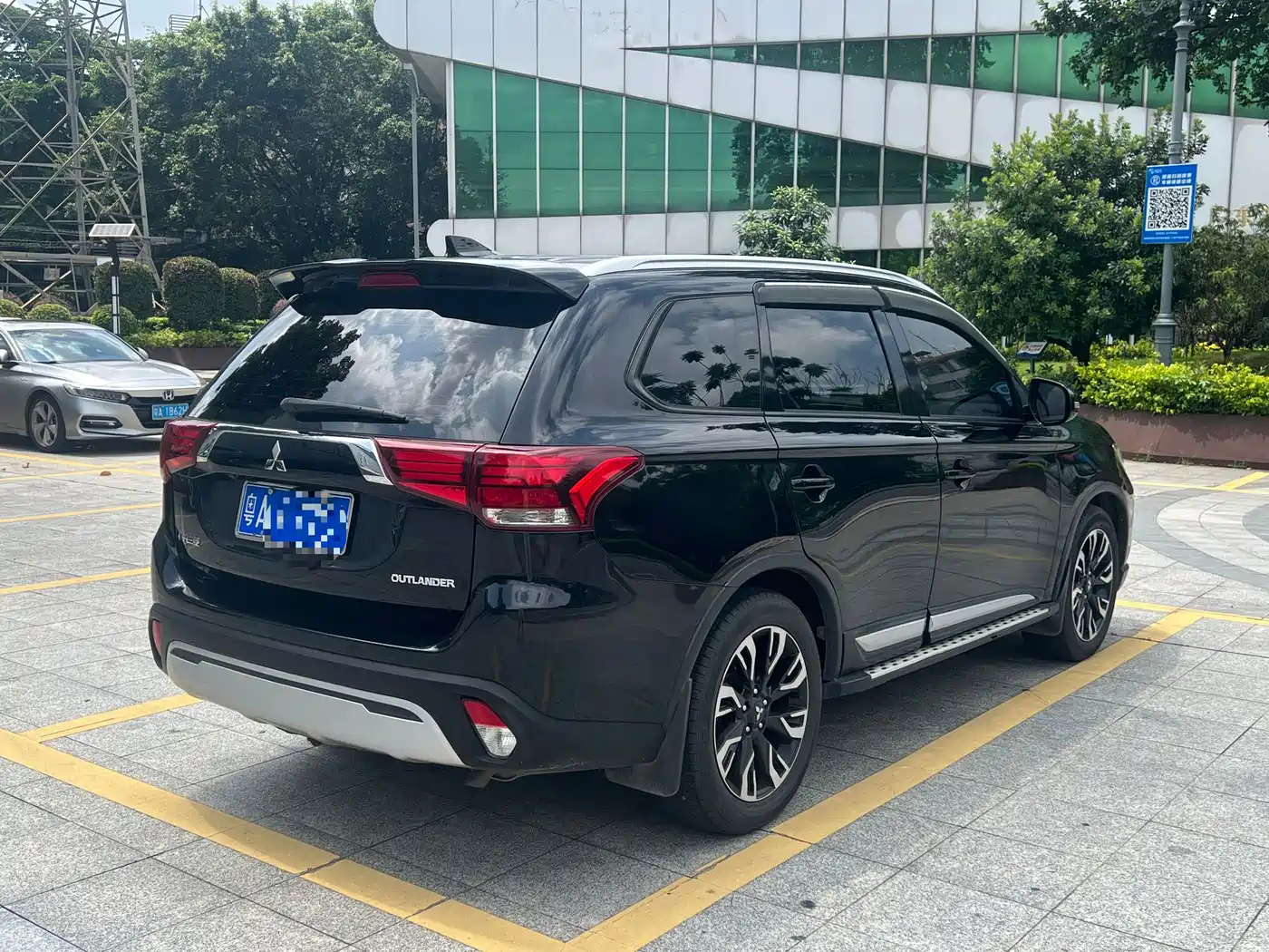 Фото 6 - Mitsubishi Outlander