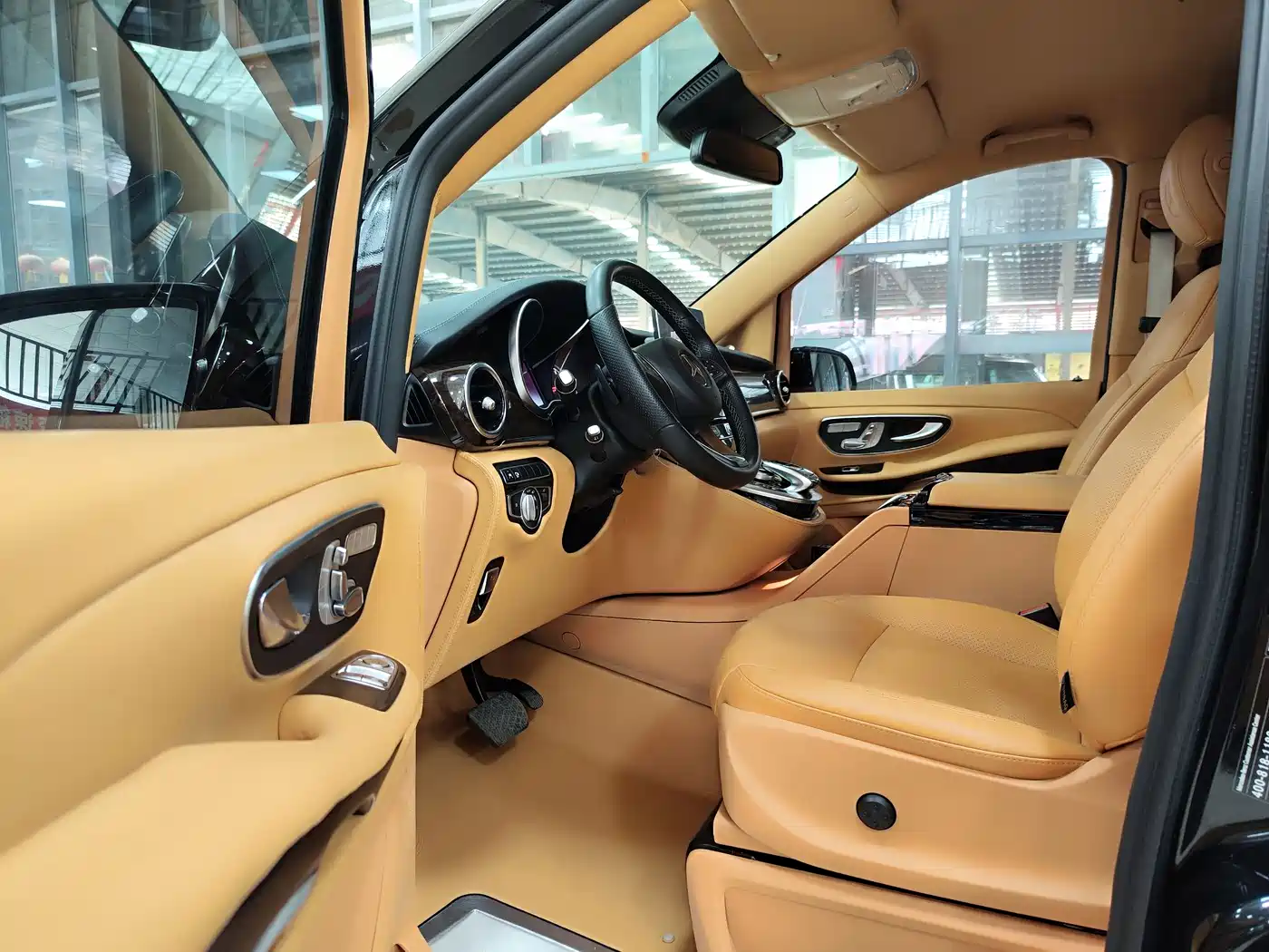 Mercedes-Benz V-Class 2018 V 260 L Premium Long Wheelbase Edition China VI фото 4