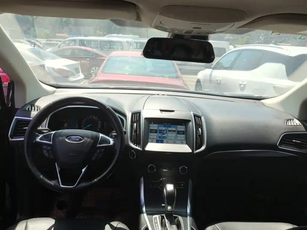 Фото 10 - Ford Edge