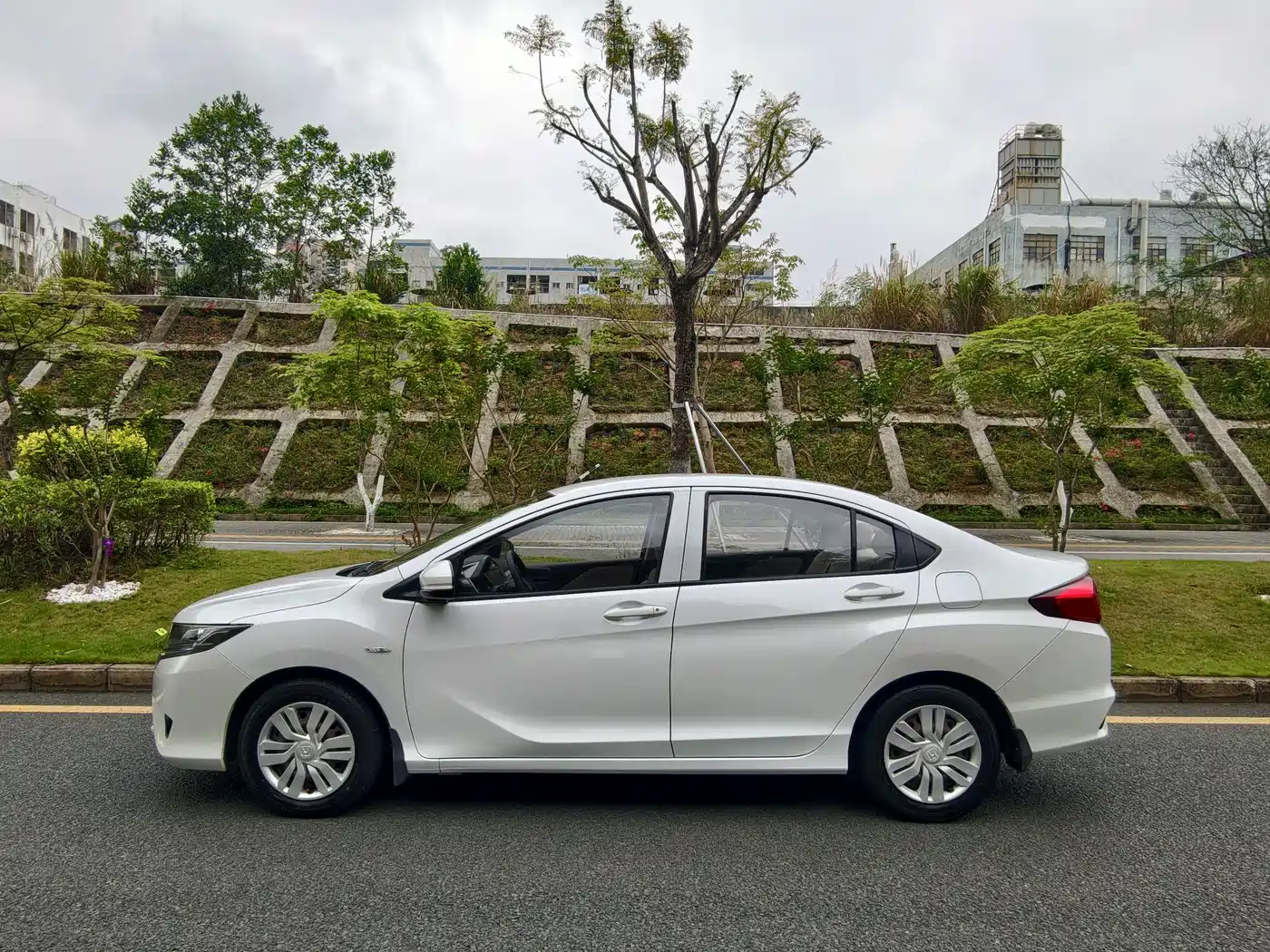 Honda Greiz 2018 2016 1.5L Manual Classic Edition