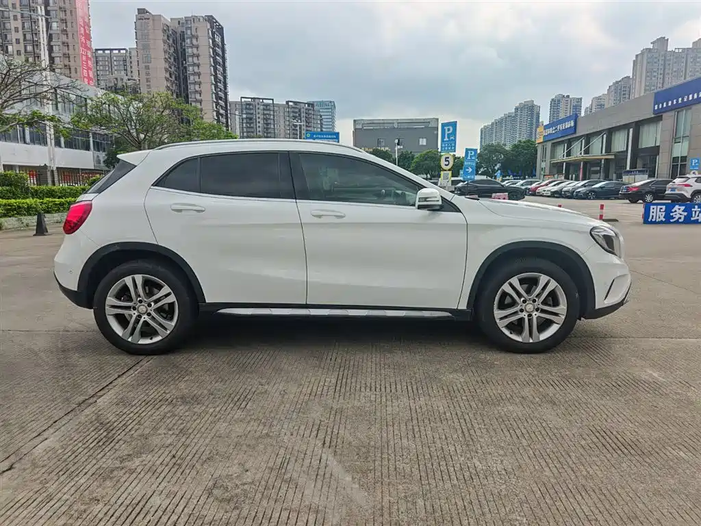 Mercedes-Benz GLA 2016 GLA 200 Dynamic фото 4