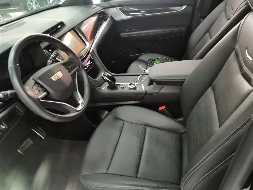 CADILLAC XT6