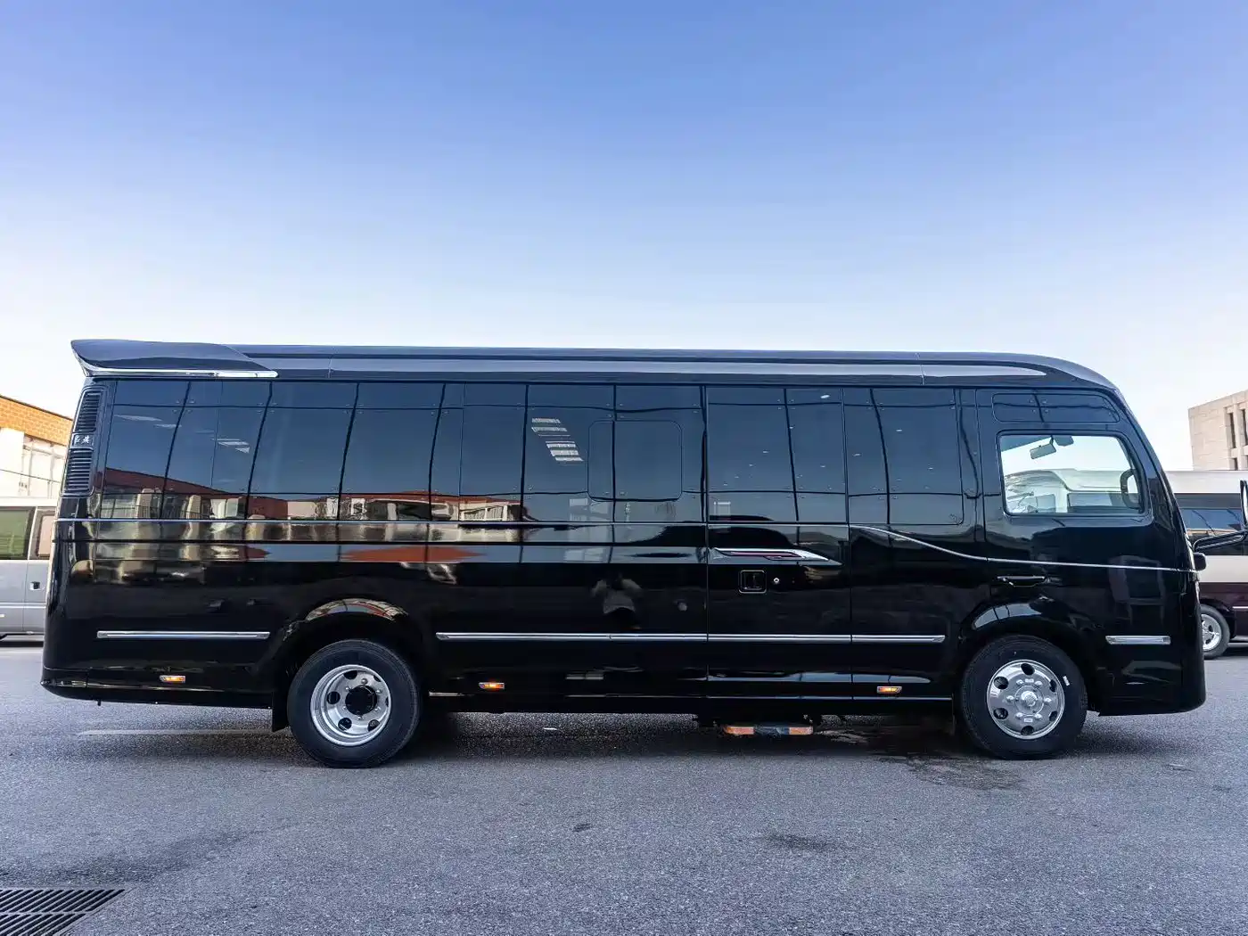 Hongqi Guoyue 2024 3.0T Flagship Edition 17-seater фото 3