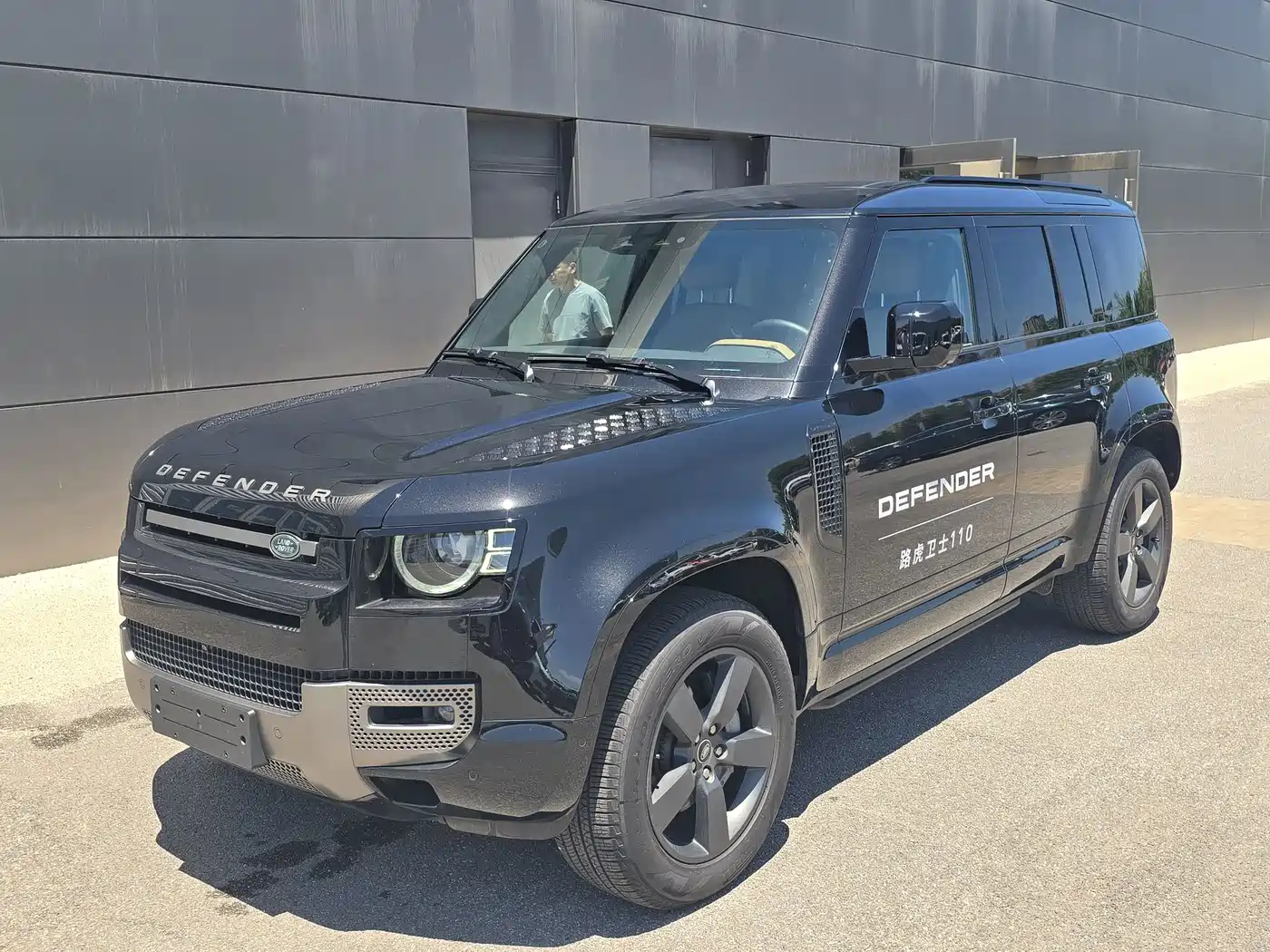 Land Rover Defender 2025 110 3.0T P400 -Dynamic HSE