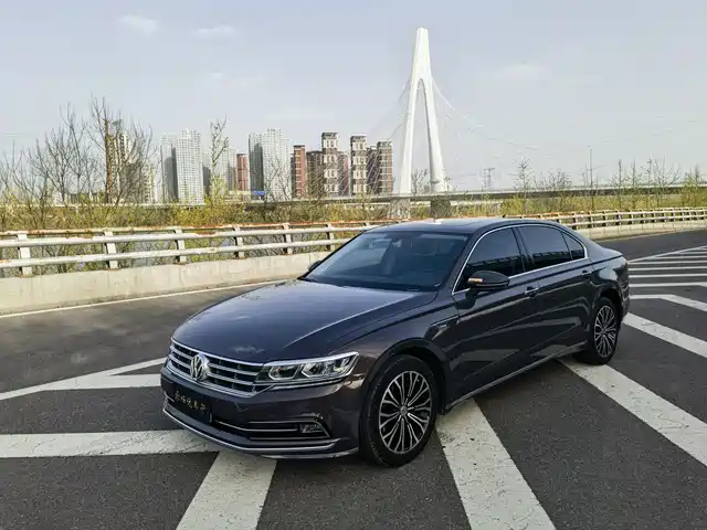 VOLKSWAGEN HUIANG