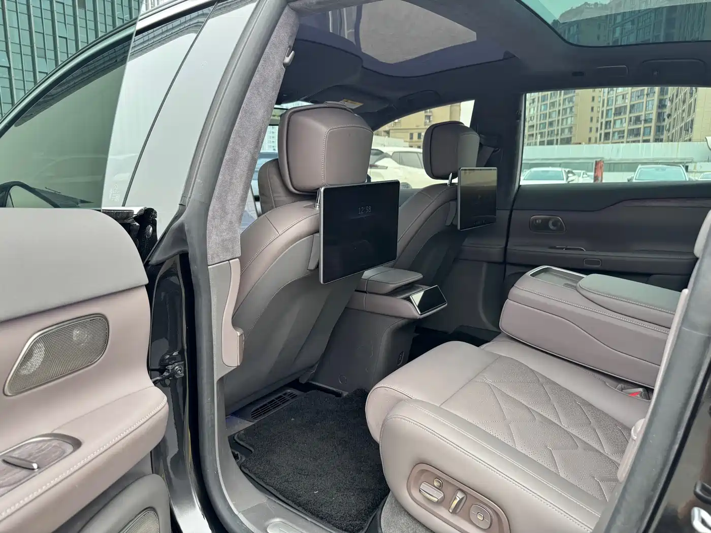 NIO ET7 2024 100kWh Executive Signature Edition фото 15