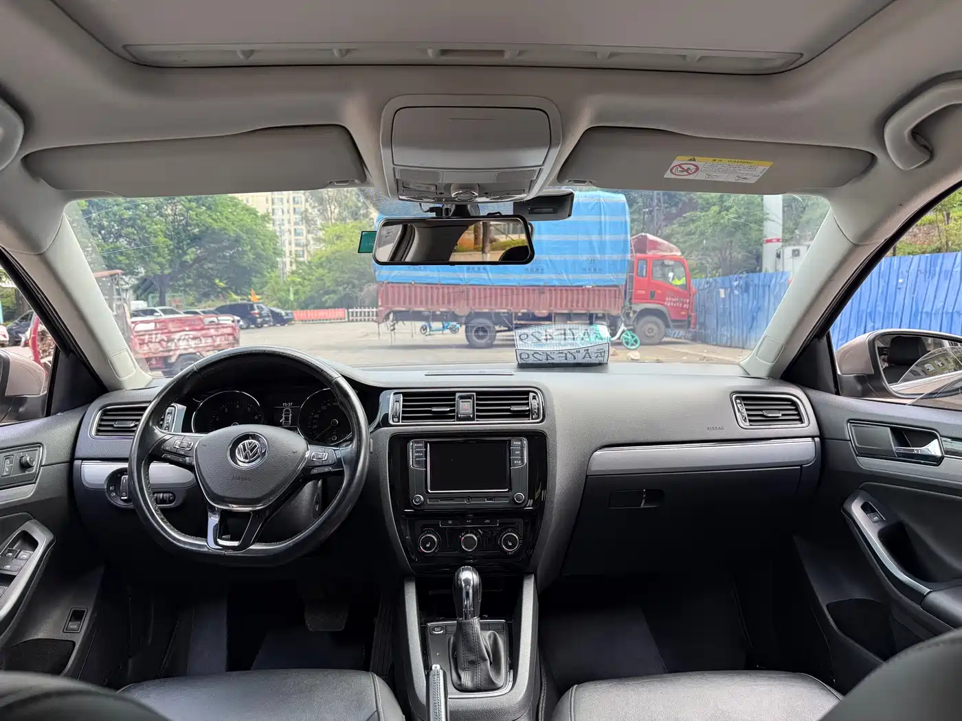 Volkswagen Sagitar 2018 180TSI DSG Premium Edition фото 9