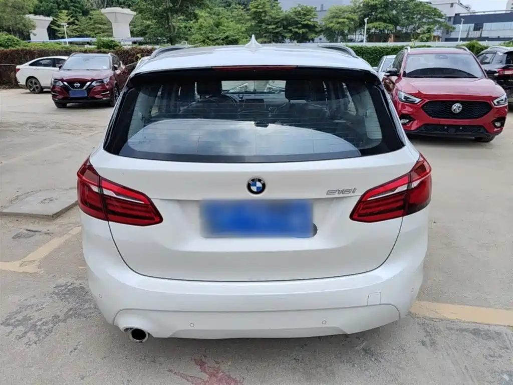 BMW 2 Series Touring 2018 218i Sport Line фото 6