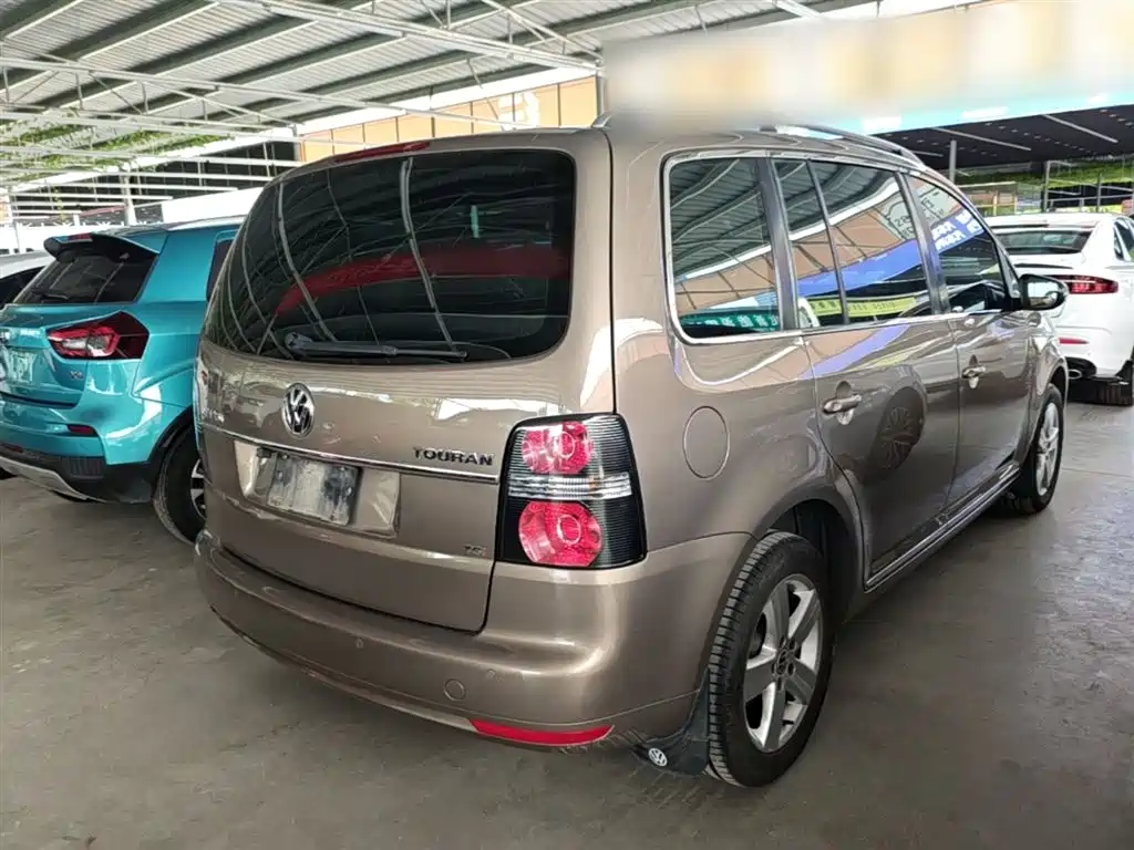 Volkswagen Touran 2015 1.4T DSG Comfort Edition 5-seater фото 7