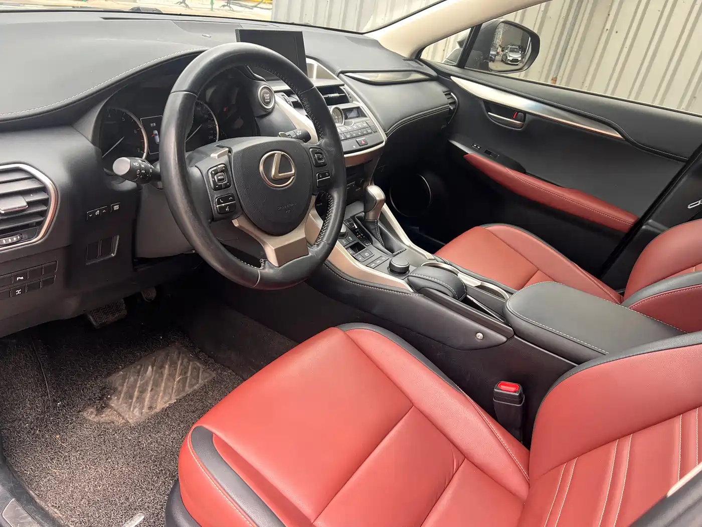 Lexus NX 2015 200t AWD F Sport фото 9