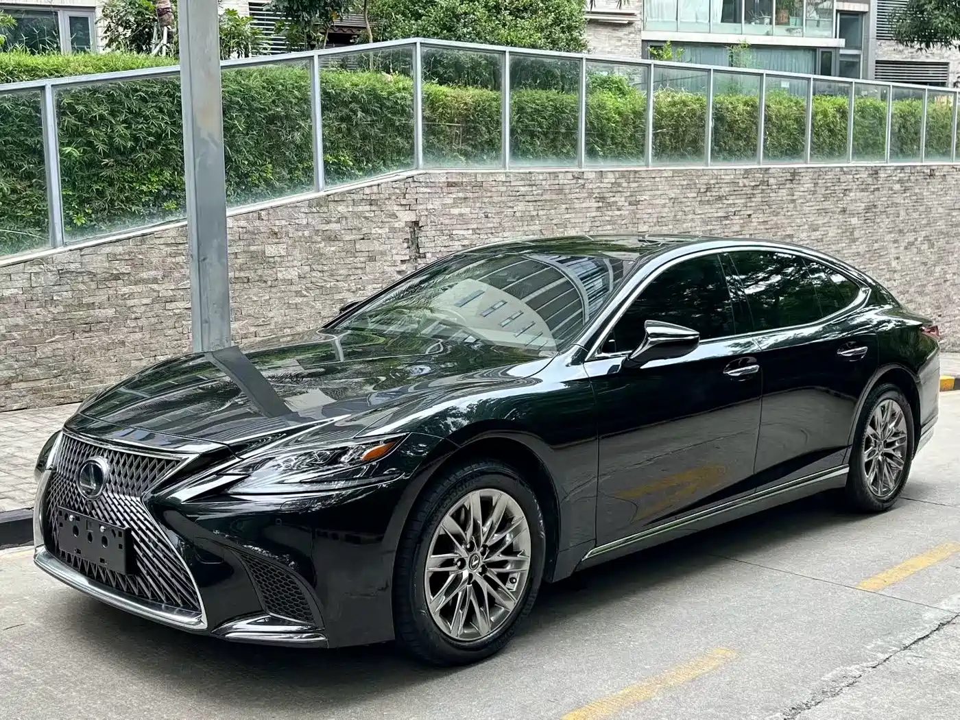 Lexus LS 2018 500h Luxury Edition China V