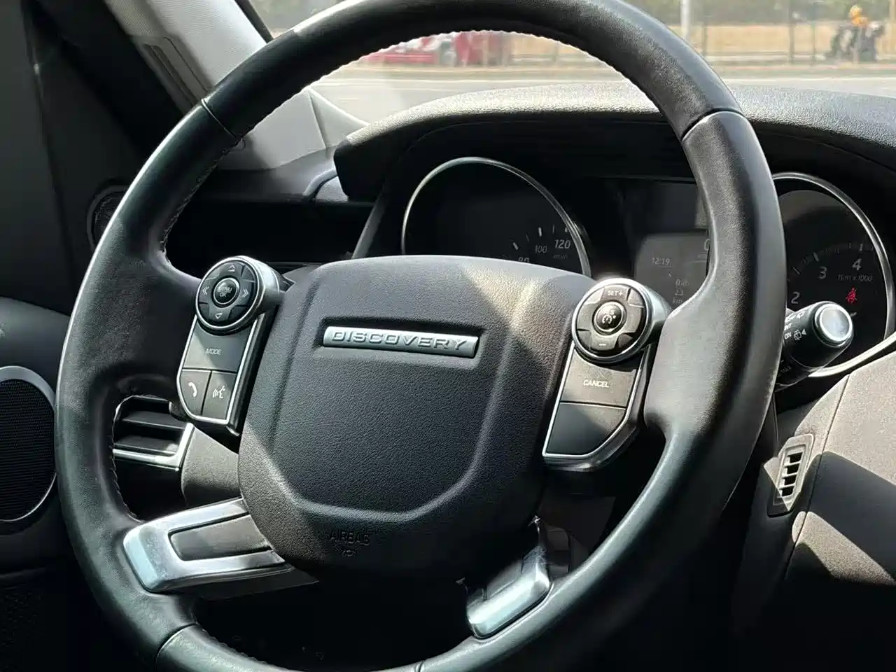 Land Rover Discovery 2017 3.0 SC V6 SE фото 9