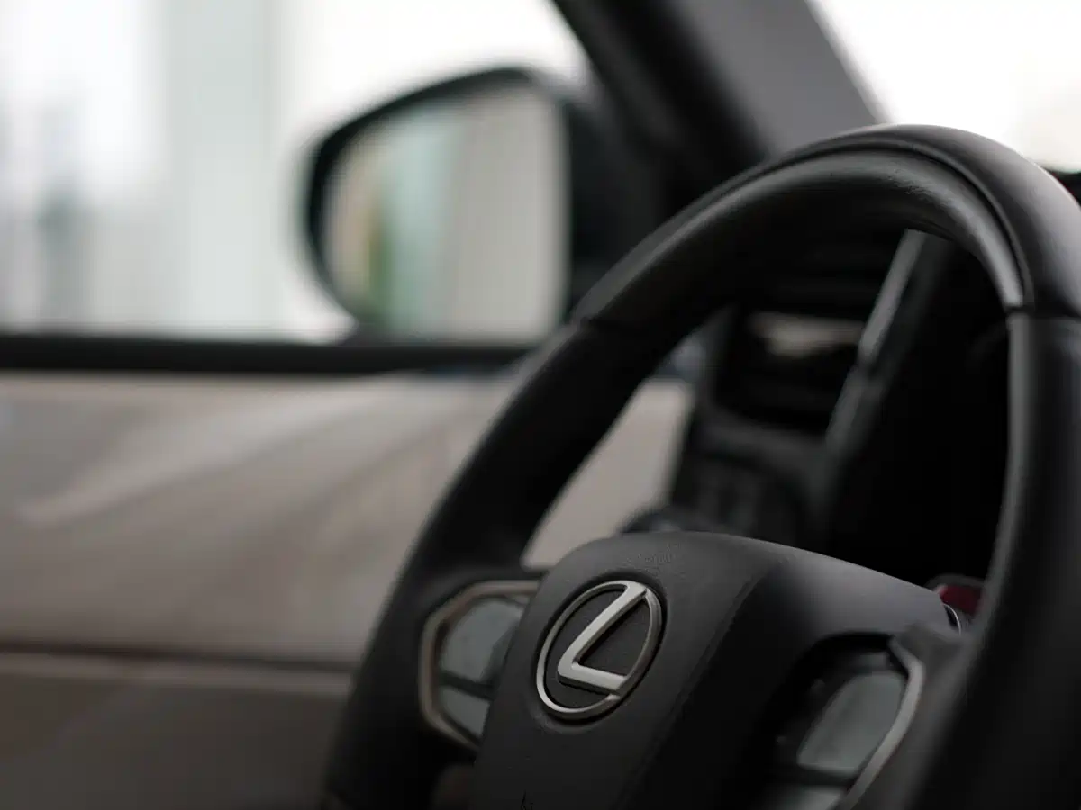 Lexus LM 2025 Model 500h Six-Seater Prestige Edition фото 9