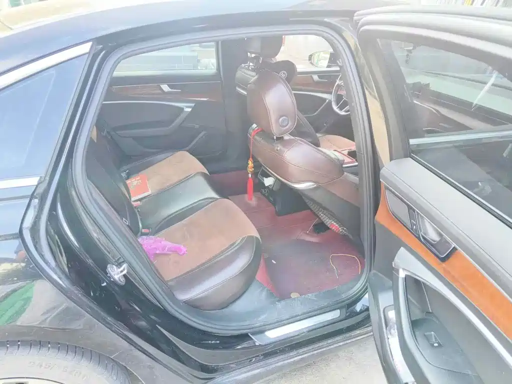 Фото 11 - Audi A6L