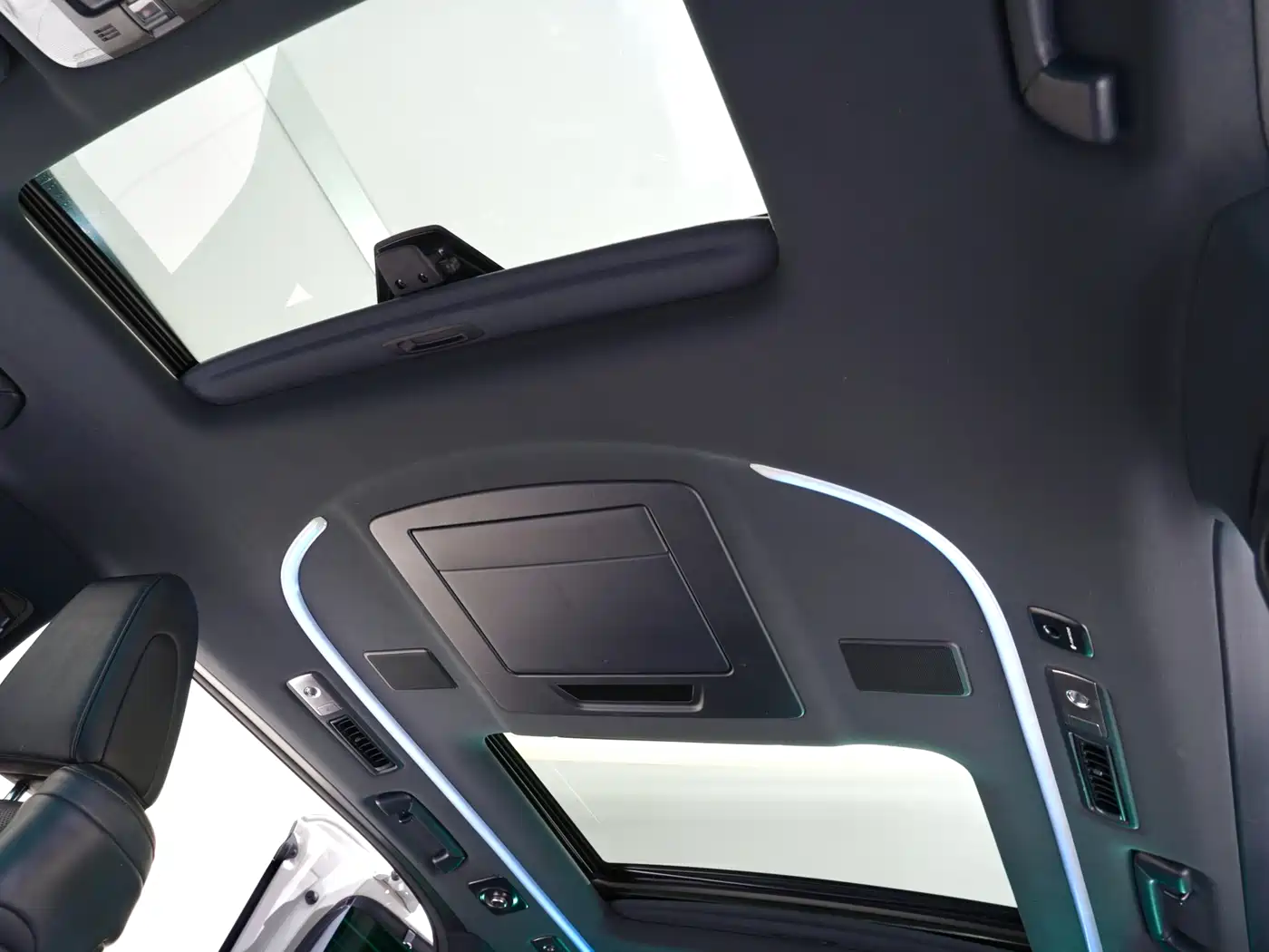 Toyota Alphard 2021 Hybrid 2.5L Premium фото 11
